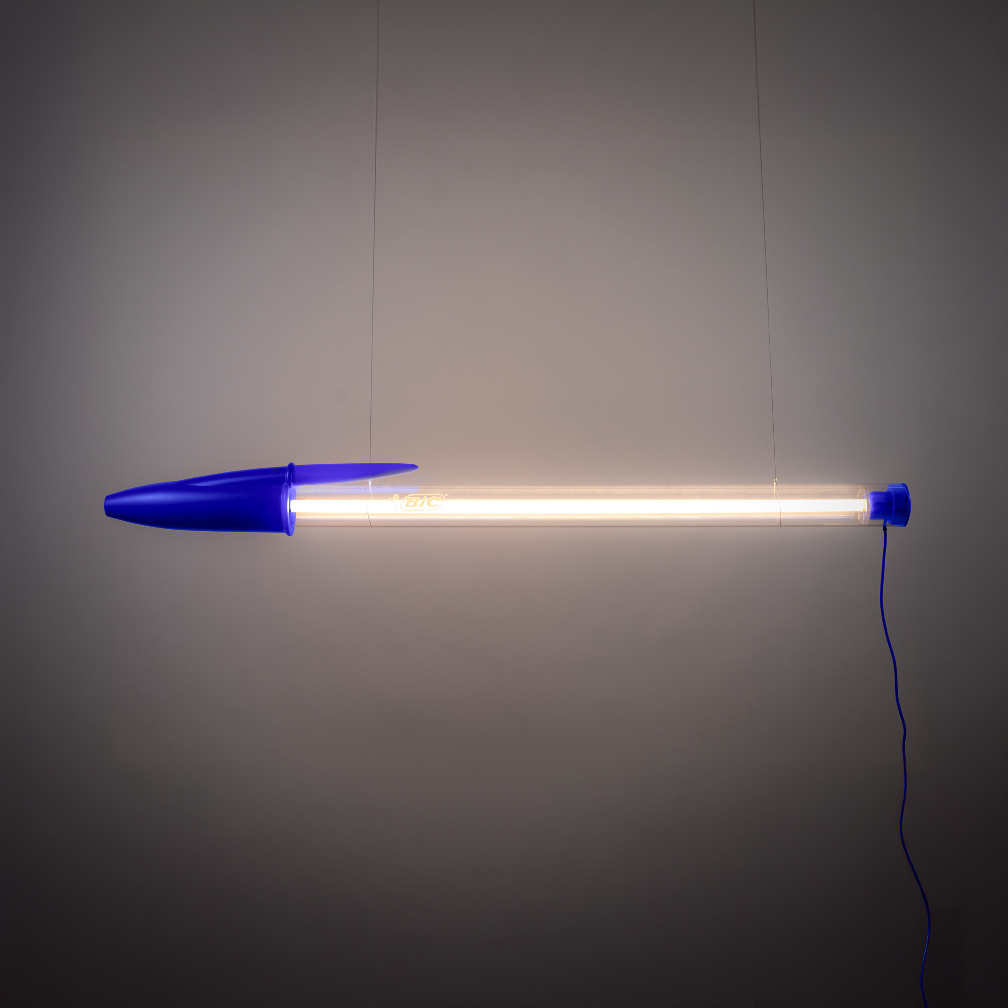 07836_Seletti_Bic lamp blu (12)